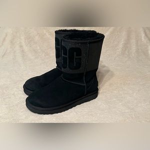 UGG | Short Sparkle Black Women's Boot size 6